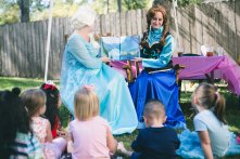 anna and elsa reading to kids